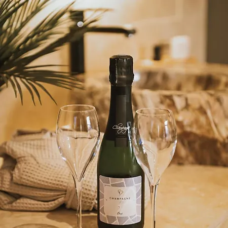 Da Lisa Wellness Proche Centre Appartamento