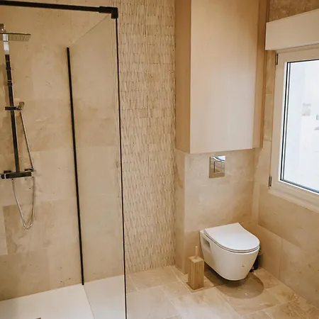 Da Lisa Wellness Proche Centre Apartament *